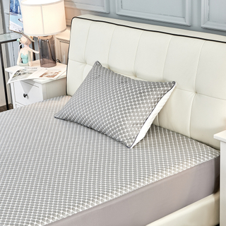 Ultra Soft Smooth Jacquard Noise Free Waterproof Mattress Protector Breathable Easy Clean Cooling Mattress Cover